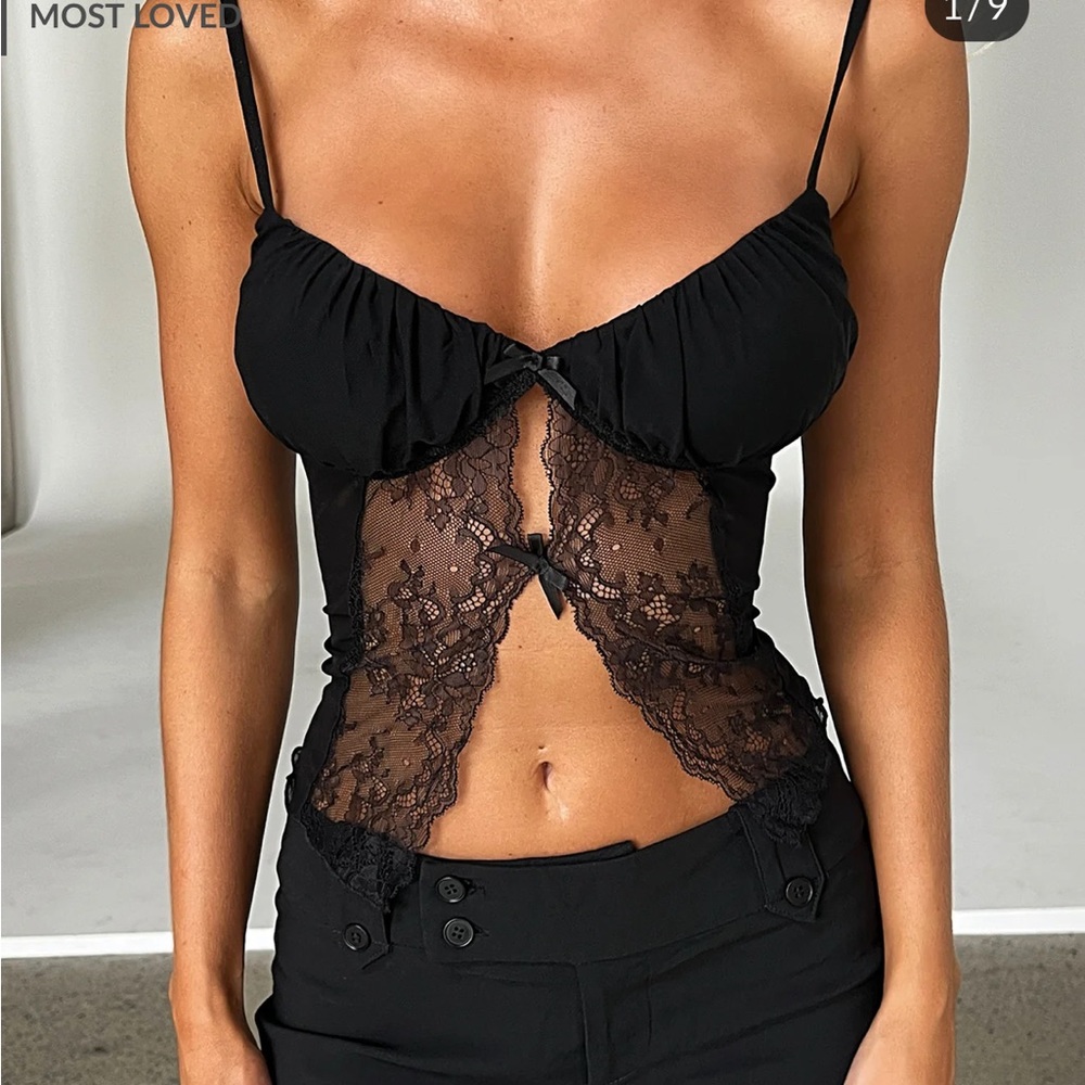 Tiger mist Tyson top; black crop with bows and lace 🖤